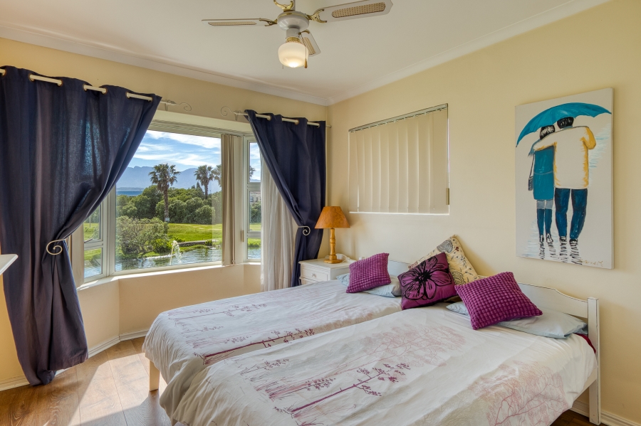 To Let 6 Bedroom Property for Rent in Greenways Golf Estate Western Cape